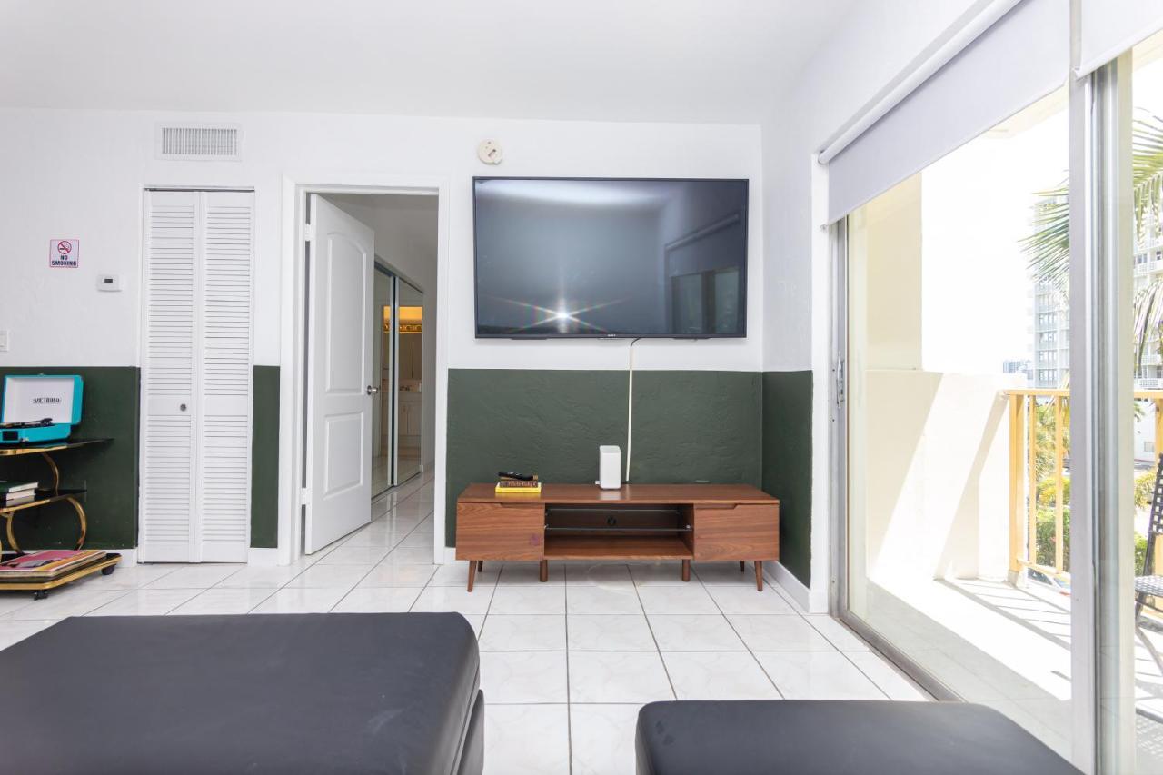One Bedroom Apartment - With Parking & Balcony - Heart Of Wynwood Miami Luaran gambar